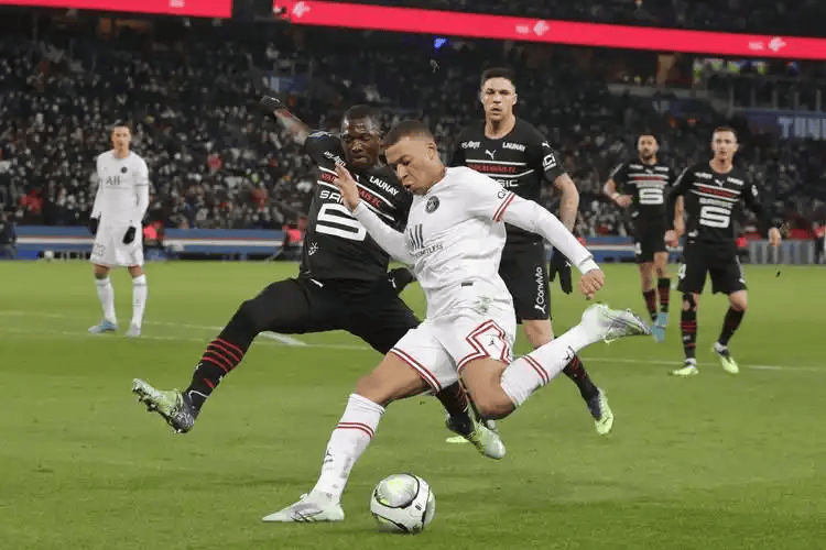 Kaiyun官方平台-离谱！姆巴佩在巴黎圣日耳曼比赛中关键助攻加时末段马赛远射贴柱，上海海港围绕葡超回应争议