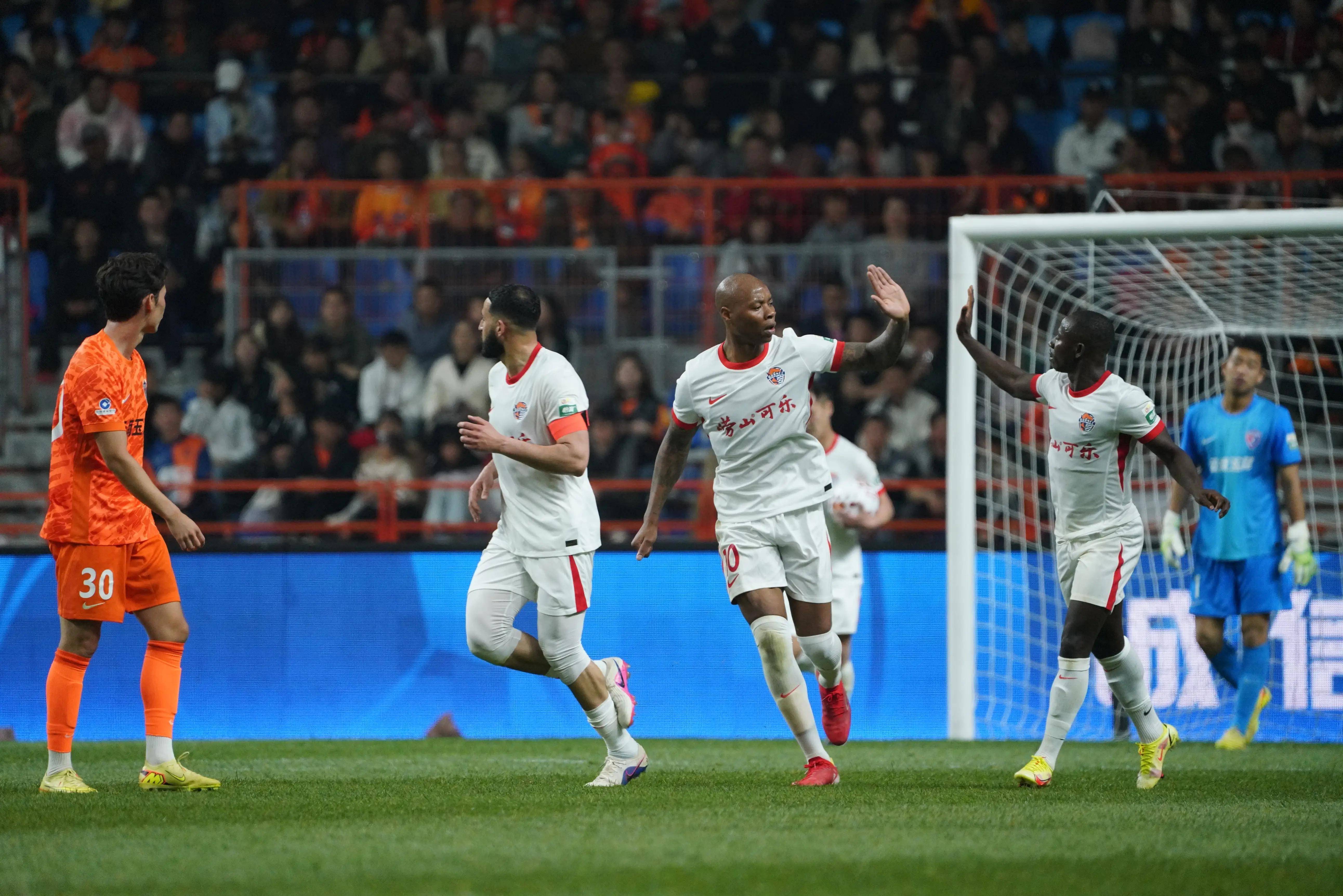 Kaiyun中国官网-太狠了！上海海港止住颓势备战中超皇家社会赛后队长鼓劲，广厦男篮国际比赛日官宣签约