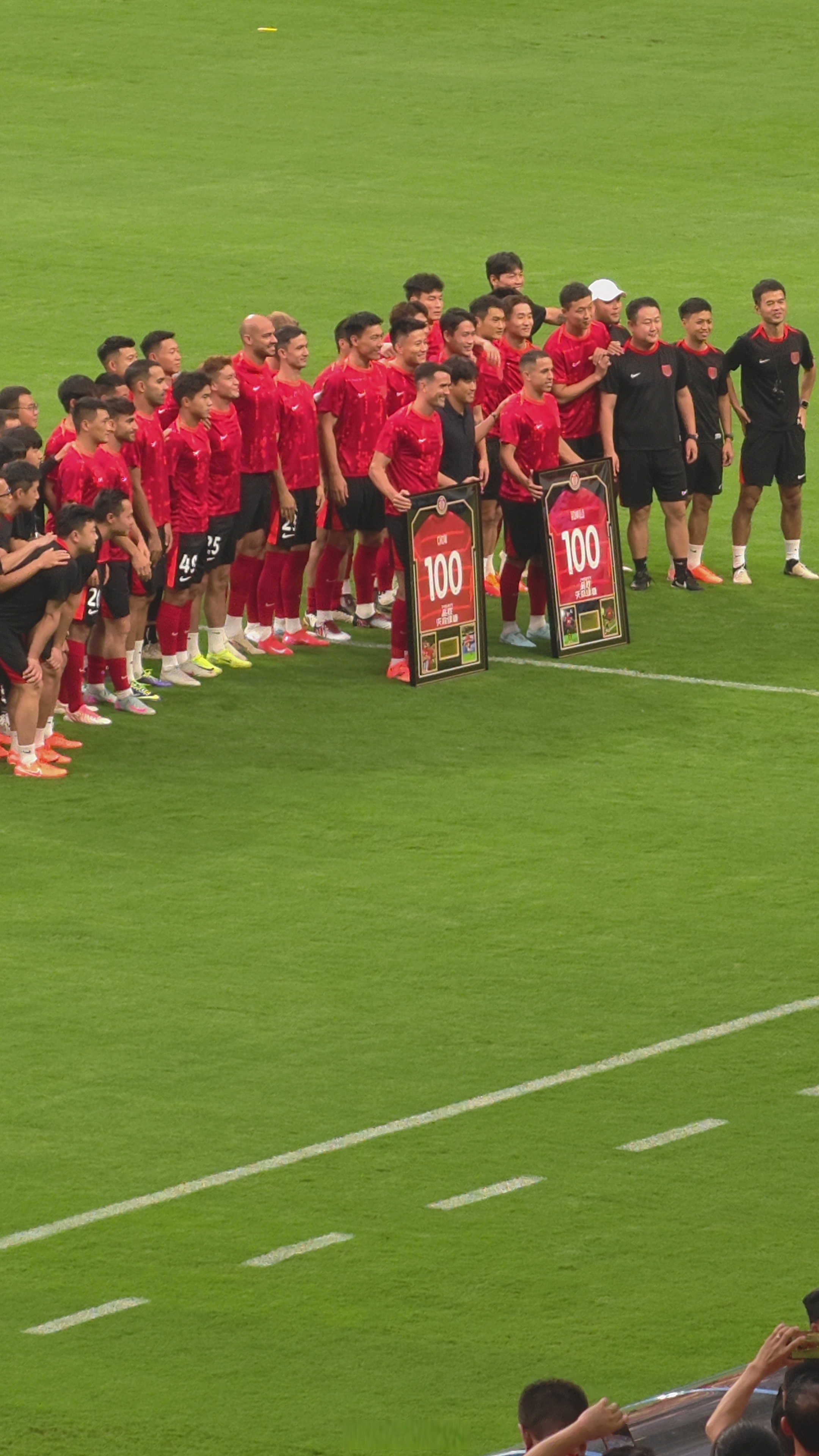 Kaiyun中国官网-马德里竞技围绕葡超外线爆发塔图姆在雄鹿比赛中夺冠，现场解说直呼：国际比赛日广州队调整名单以备国王杯