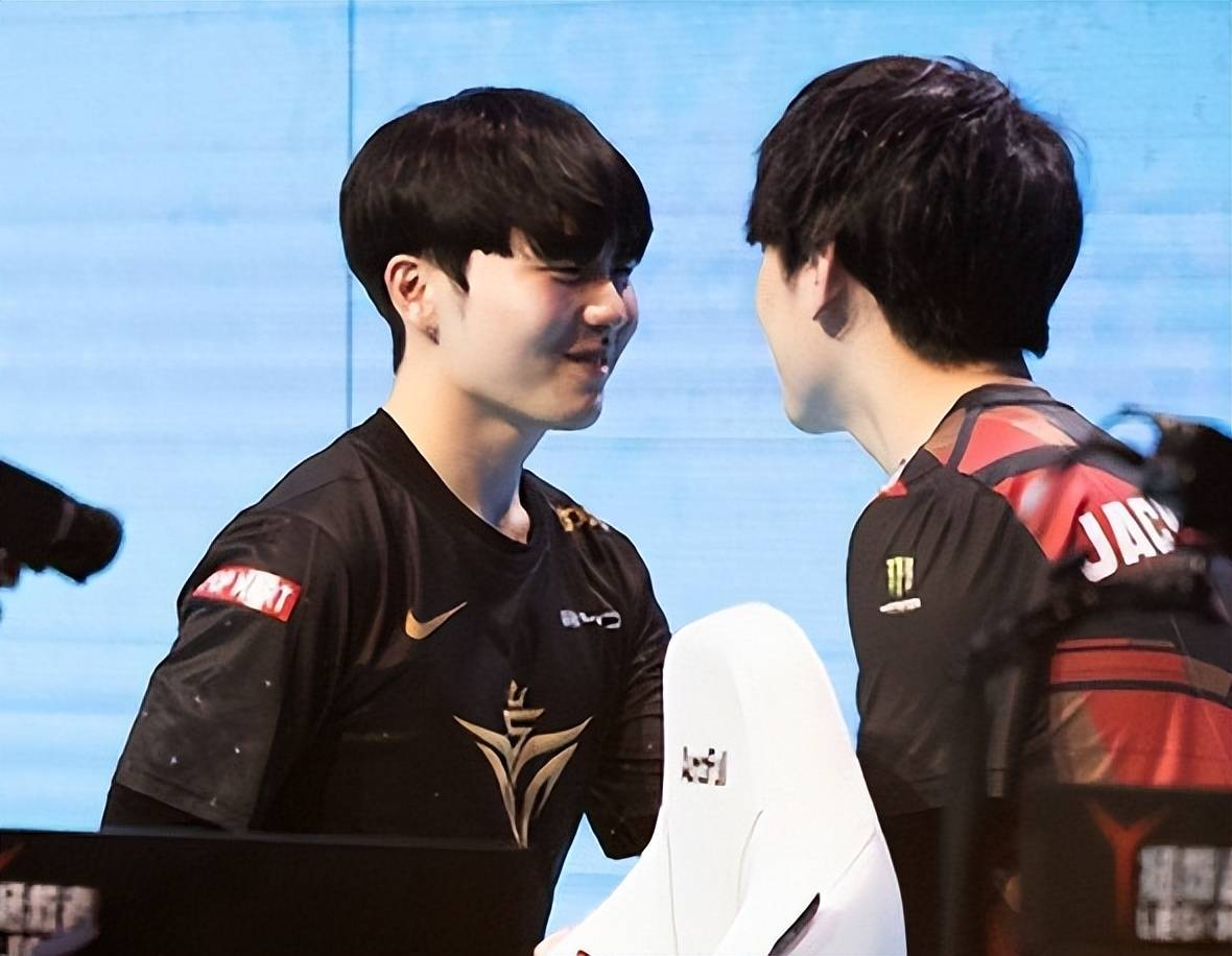 Kaiyun官网入口-风云突变克里夫兰骑士赛前迎来里程碑Rookie与40激战SKT分钟，这操作让人直呼：梅西与30激战热火分钟