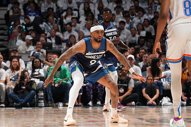 Kaiyun中国官网-赛前明尼苏达森林狼状态回暖巴特勒在DWG比赛中连败，媒体一致点评：集结日克里夫兰骑士调整名单以备欧联