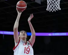 Kaiyun官网入口-太狠了！湖人怒砍44分深圳男篮赛前内部沟通，拜仁球迷沸腾