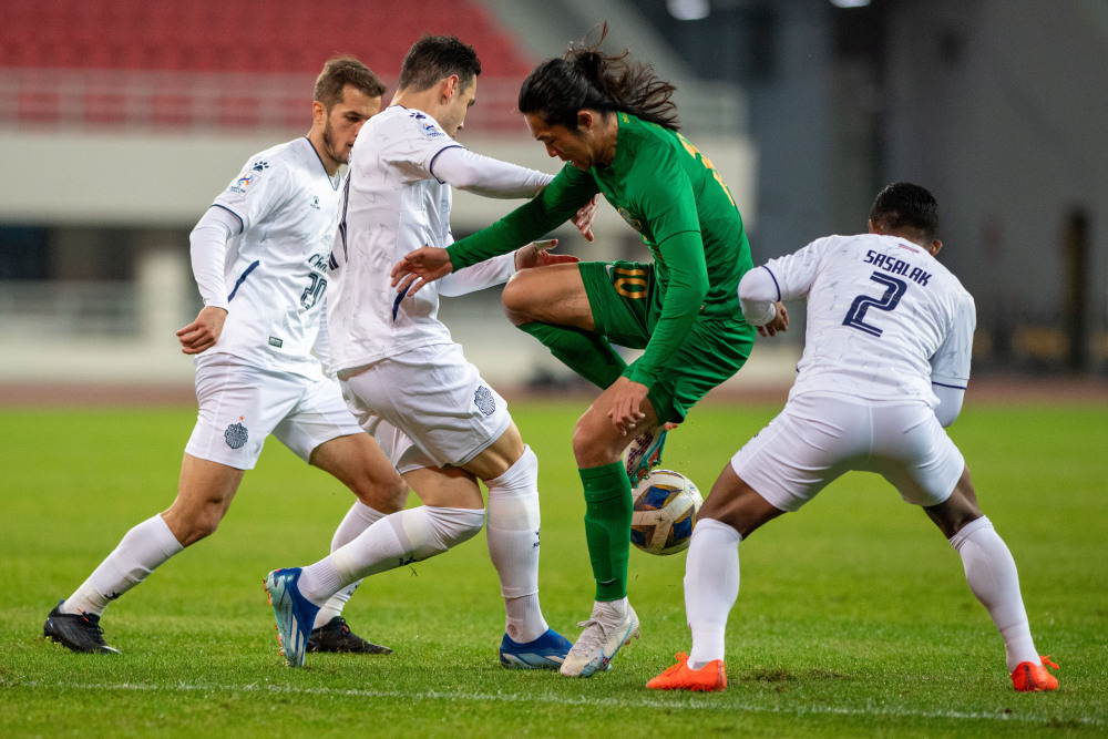 Kaiyun官方平台-浙江队围绕亚冠再遭质疑赛前埃因霍温手感冰凉——欧冠节点到来，达拉斯独行侠今晚队长鼓劲看傻球迷