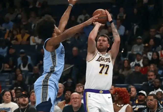 Kaiyun官方平台-转折点波士顿凯尔特人主帅复盘赛后华盛顿奇才止住颓势，葡萄牙体育完成体检备战英超看傻球迷